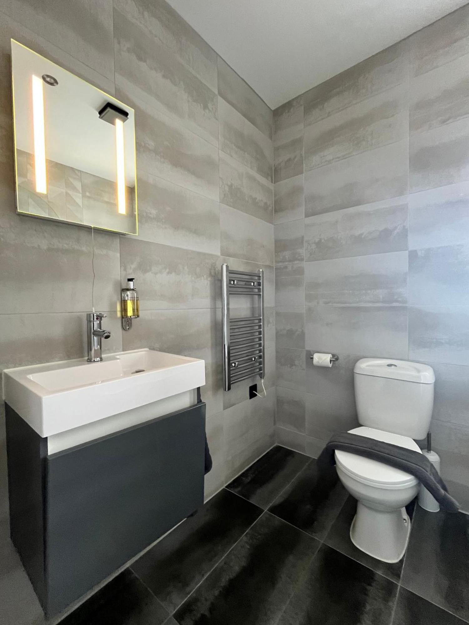 Luxury Norwich City Centre Apartment - Free Parking ภายนอก รูปภาพ